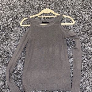 Oliviaecous shoulder cut long sleeve